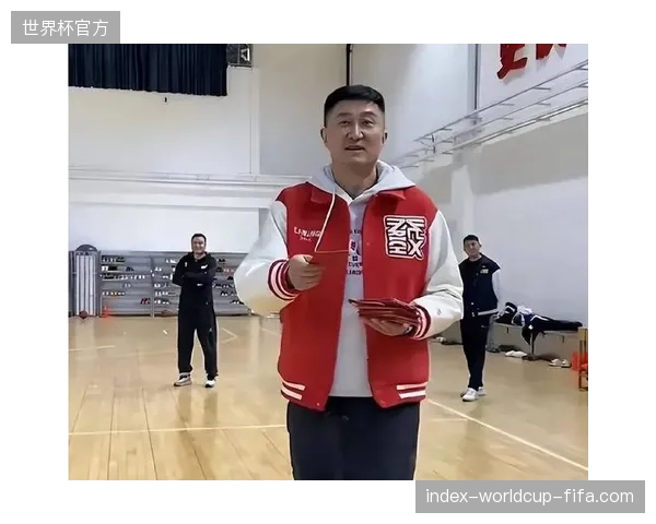 广东与广州上演季后赛同城德比,杜锋将率队挑战常规赛第四名北京队。 广东与广州上演季后赛同城德比,杜锋将率队挑战常规赛第四名北京队。